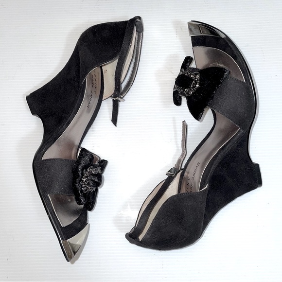 Luichiny Alice Chrome tip open toe Black Wedge w/ Black bows w/ Vintage buckles - Picture 6 of 15